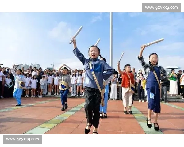 国歌奏响时,他们用身体为孩子撑起晴空 国歌奏响时,他们用身体为孩子撑起晴空